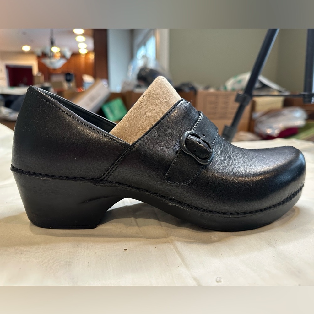 NEW IN BOX, Dansko Black Platform sole. Women’s 41, Style: Tamara.